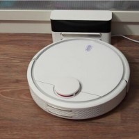 Pregled Xiaomi robota usisavača Mi Robot Vacuum: sigurna ponuda za vodstvo