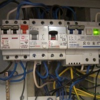 ما هو الفرق بين RCD وقاطع الدائرة التفاضلية وأيهما أفضل للاستخدام؟