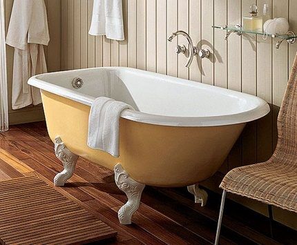 Bathtub with legs