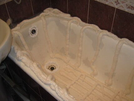 Restoration of a cast iron bathtub