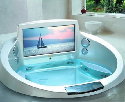 Jacuzzi sa TV-om