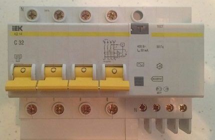 Diferencijalni automatski stroj model 4P 32A