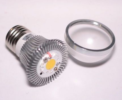 LED lampa rastavljena