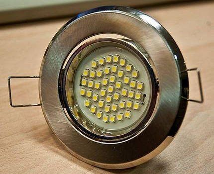 مصباح LED في دائرة الضوء