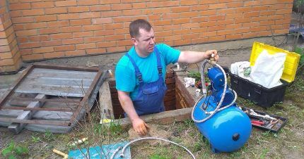 Predradnik instalira crpnu stanicu