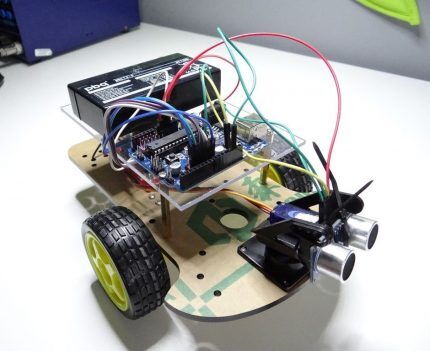 Robot temeljen na Arduinu