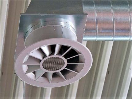 Ispušni ventilator u cijevi