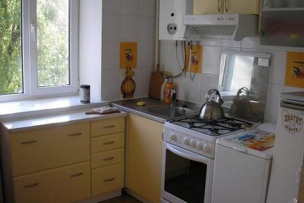 Installation of a column above the sink in a small apartment