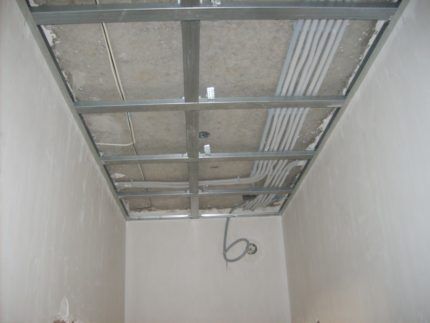 Plasterboard ceiling in the dressing room